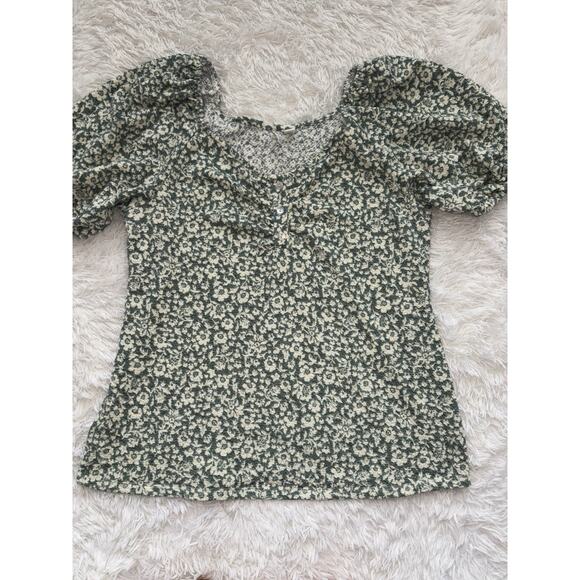 Cato women's sz. M delicate pretty green textured design top. Soft, comfortable - Picture 1 of 8